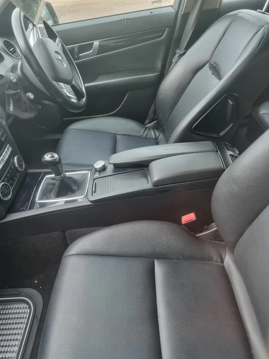 Mercedes-Benz C-Class 2012 - Image 2