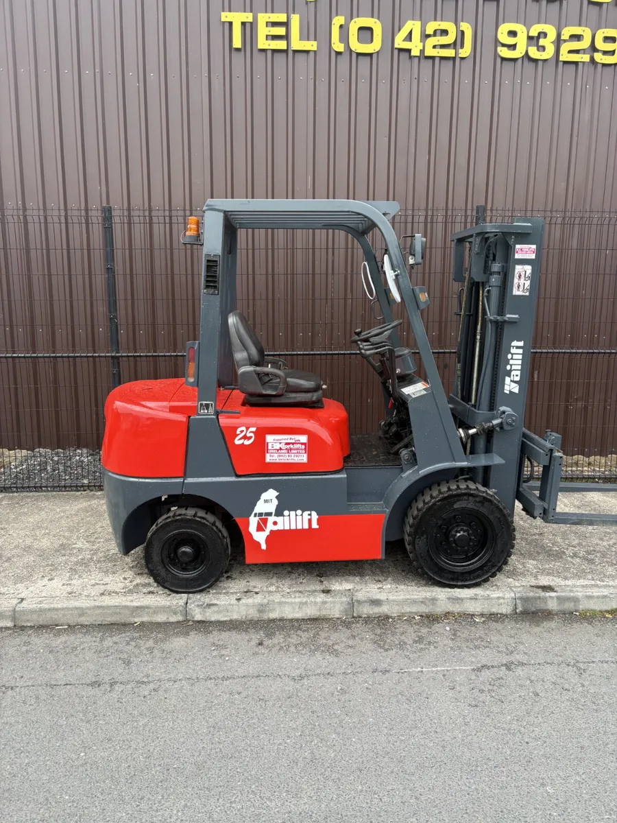 Tailift Forklift - Image 1