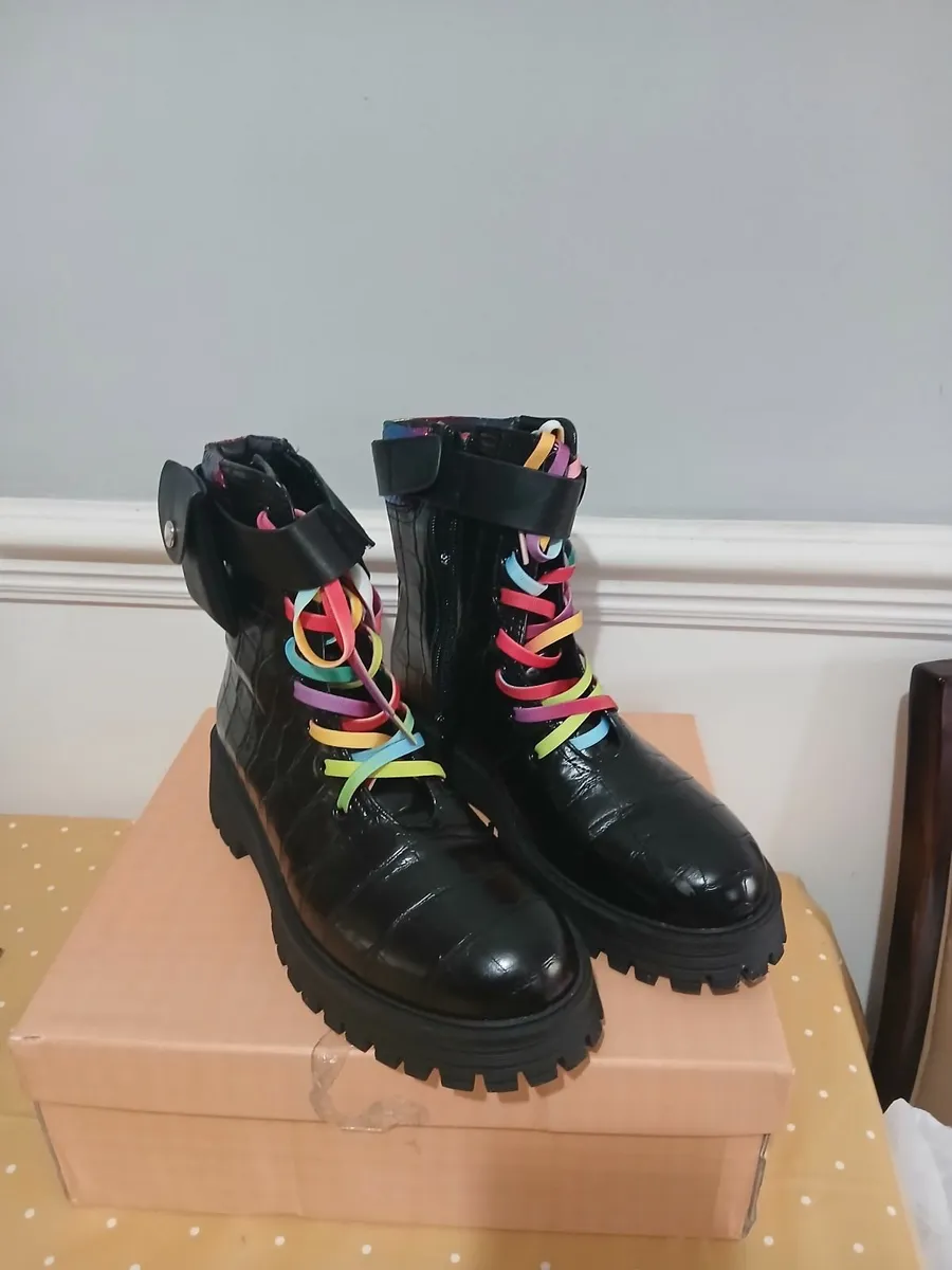 Ladies boots - Image 1