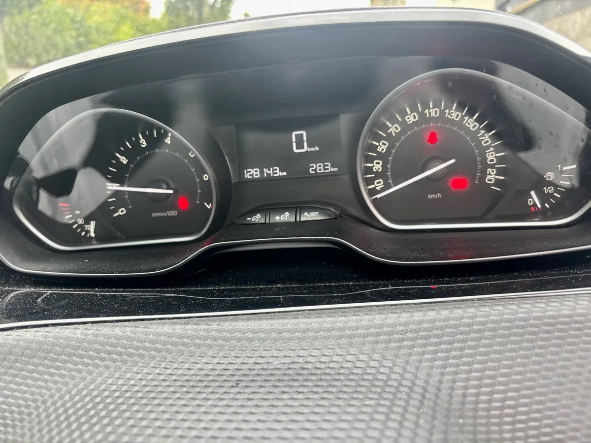 Peugeot 208 - Image 4