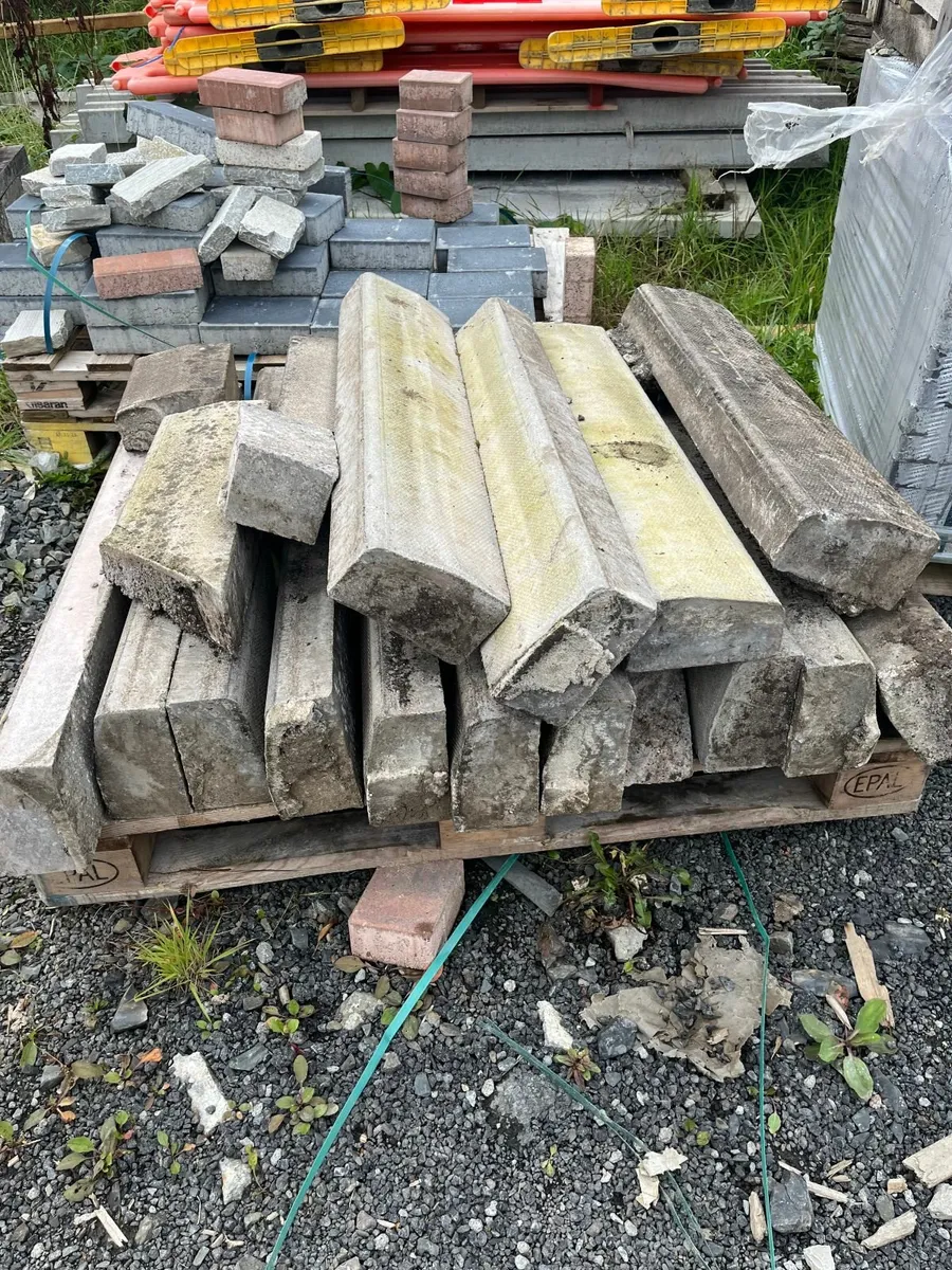 Second Hand Dry Pressed kerbs 7x4 €2 each - Image 1