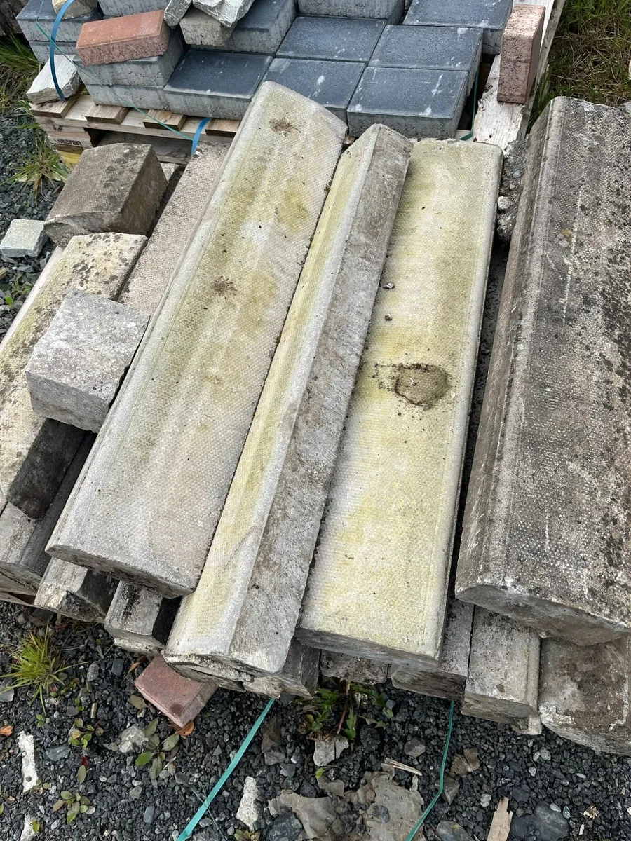 Second Hand Dry Pressed kerbs 7x4 €2 each - Image 4