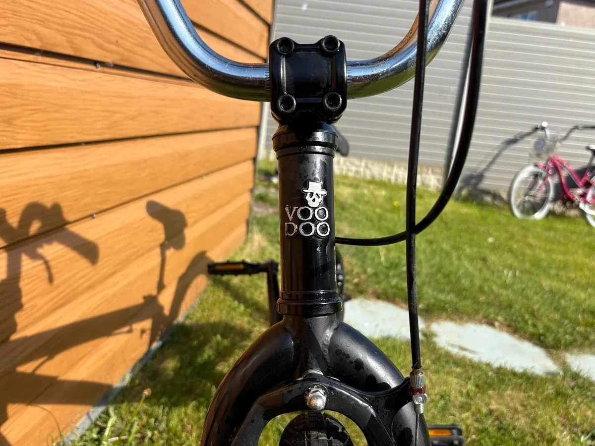 Woodoo BMX with Racing Helmet - Image 2