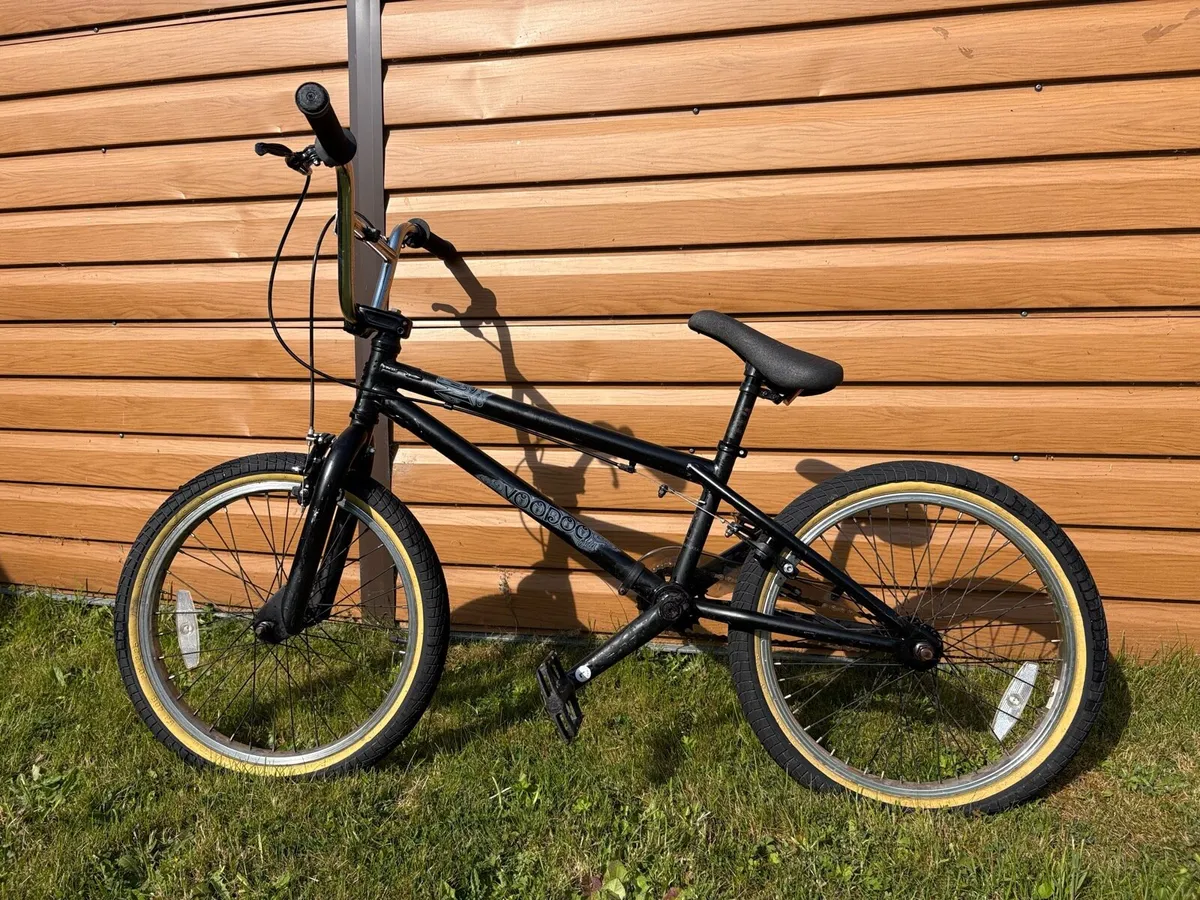 Woodoo BMX with Racing Helmet - Image 3