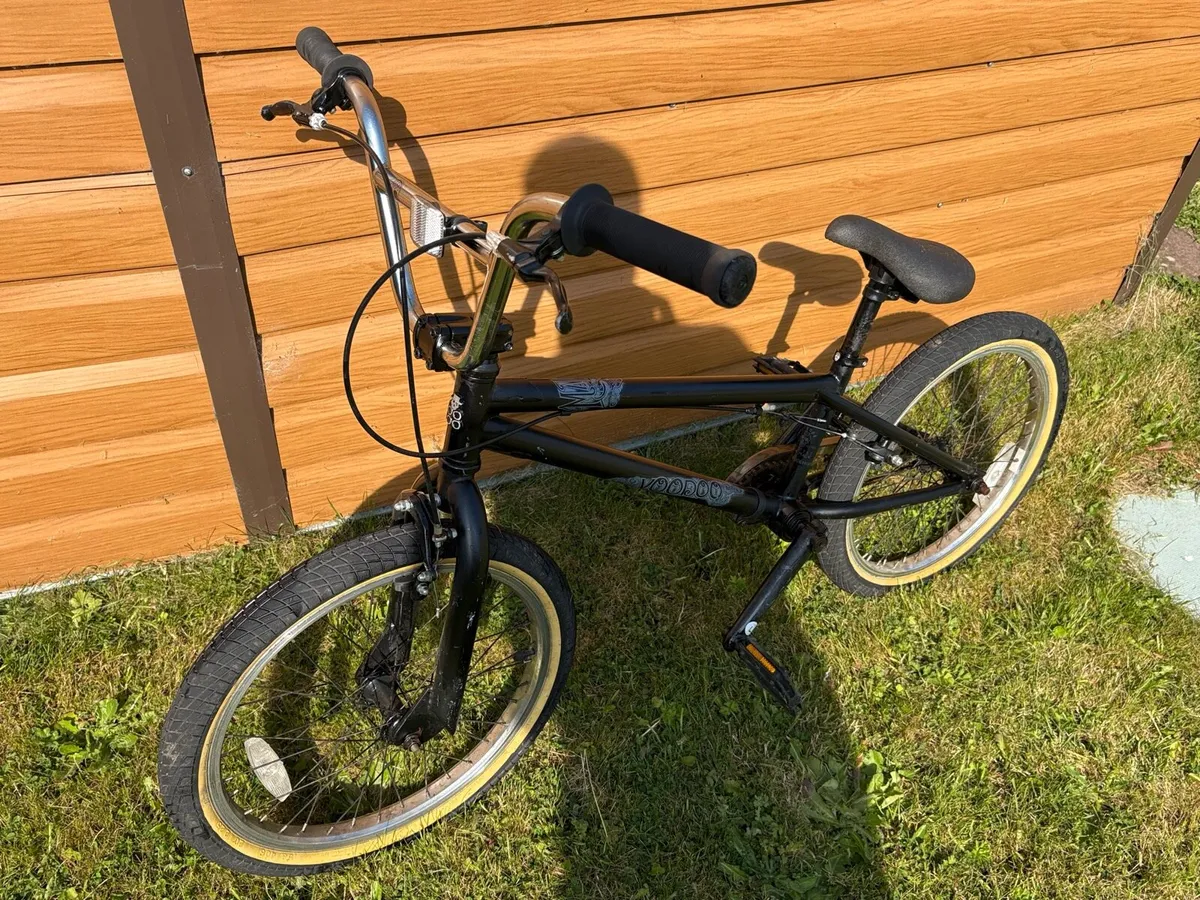 Woodoo BMX with Racing Helmet - Image 4