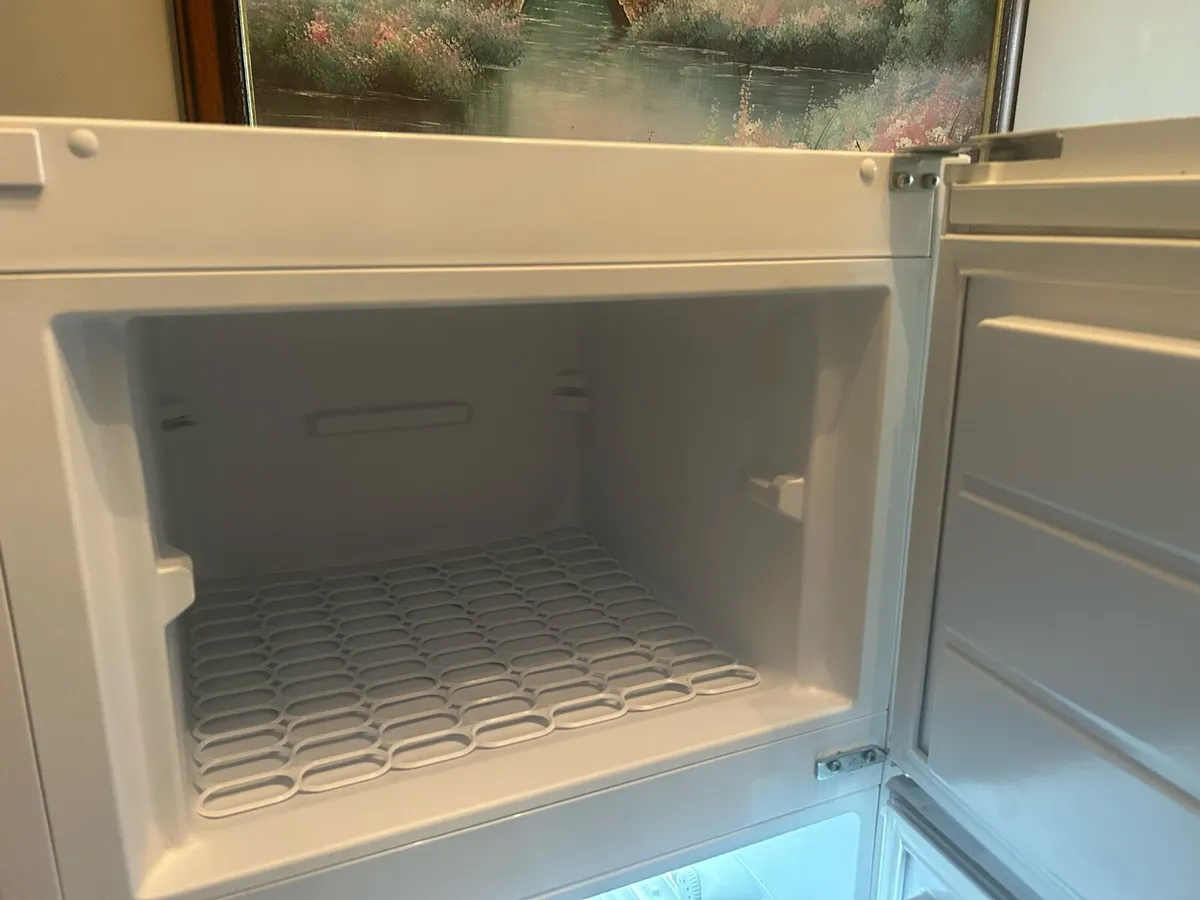 Fridge freezer - Image 4