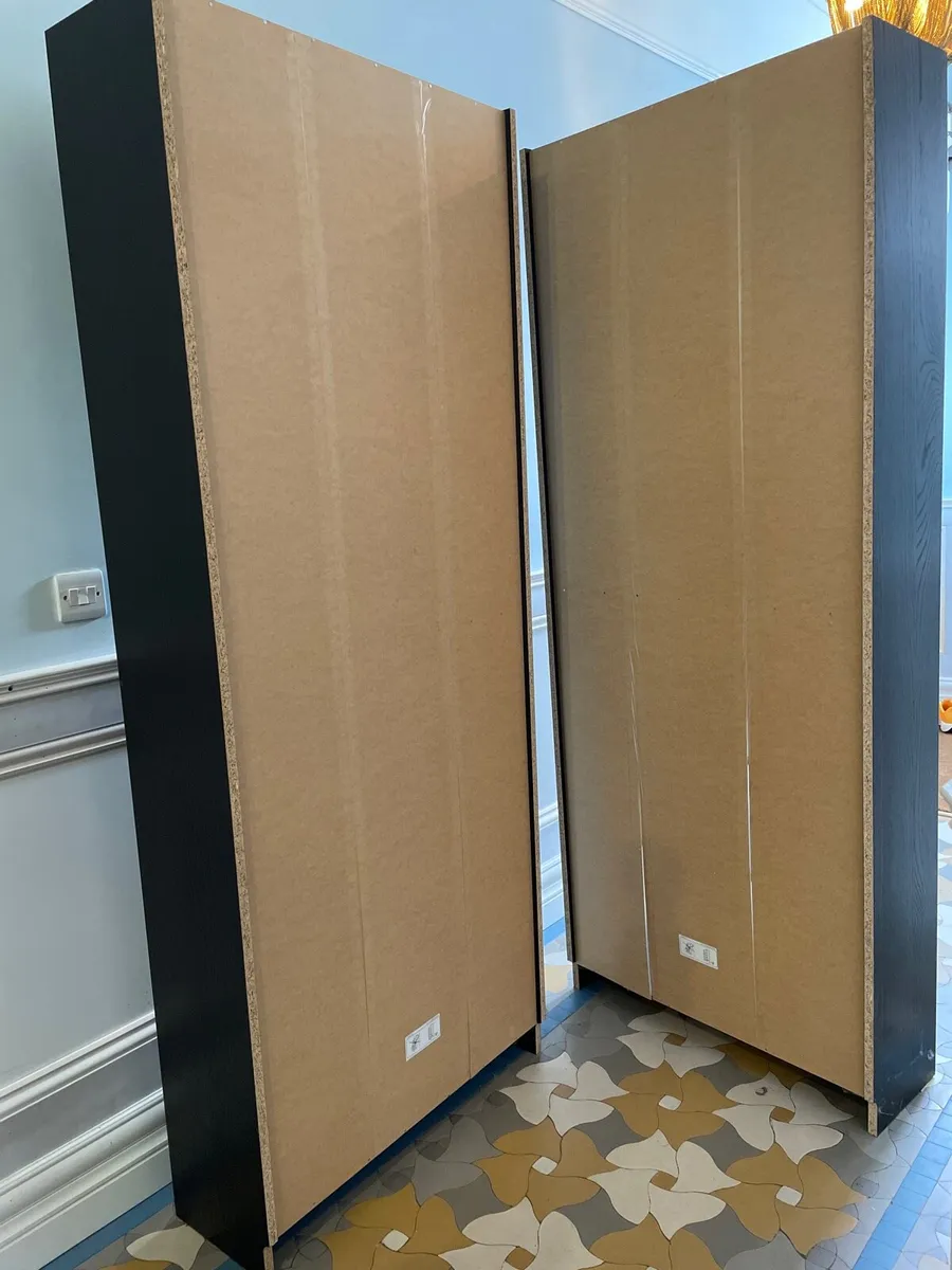 €50 for 2 x bookcases. Excellent condition - Image 4