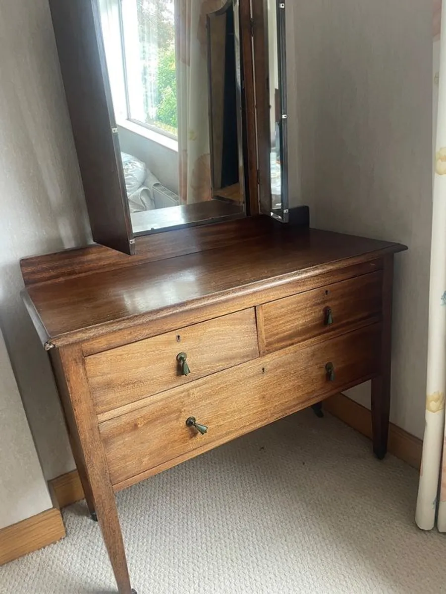 3 piece beautiful vintage set - oak - Image 1