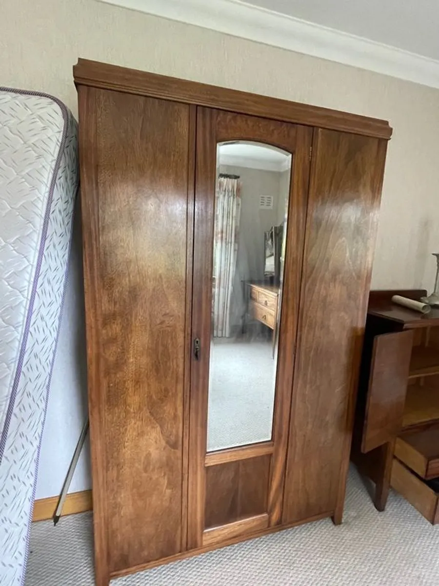 3 piece beautiful vintage set - oak - Image 3
