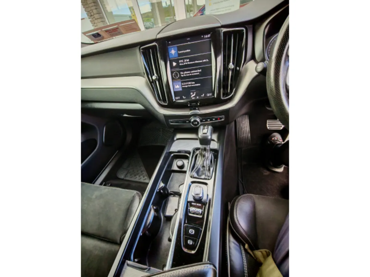 2019 VOLVO XC60 2.0 D4 R-DESIGN AWD AUTO 190HP - Image 3
