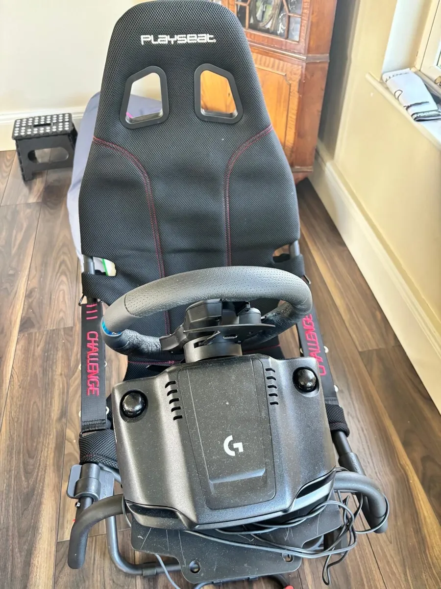 Ps5&ps4 Logitech steering wheel and pedals+seat - Image 4