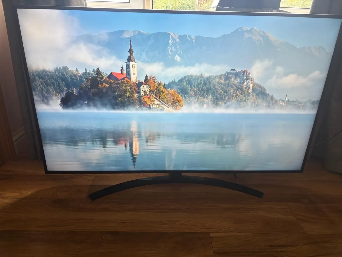 55 Inch LG Smart Tv - Image 1