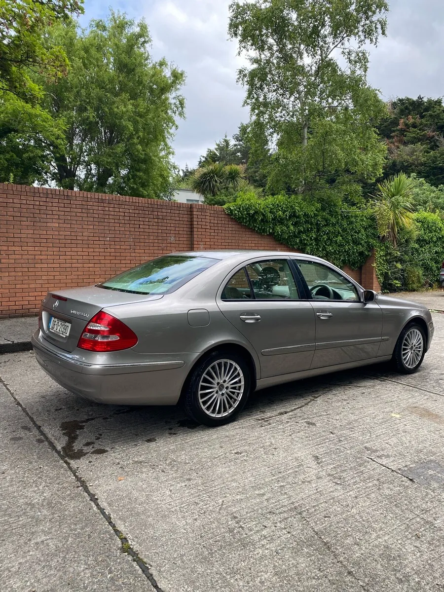 Mercedes E200 - Image 4