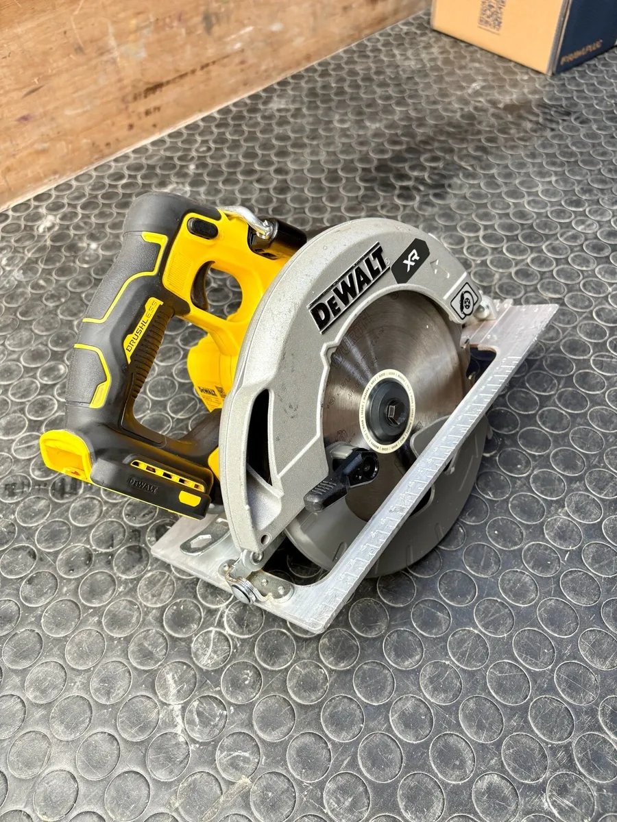 Dewalt 573NT  18V XR 190mm circular saw - Image 2
