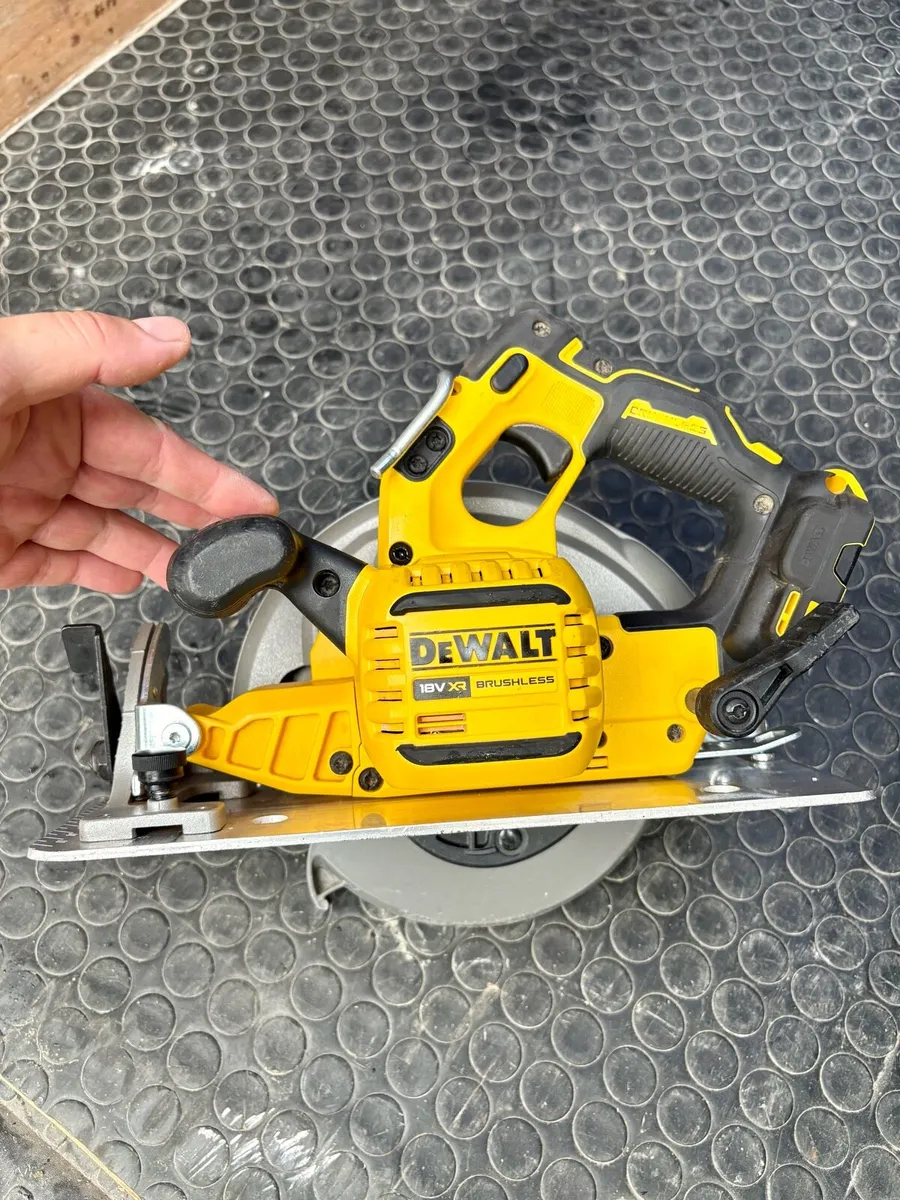 Dewalt 573NT  18V XR 190mm circular saw - Image 3