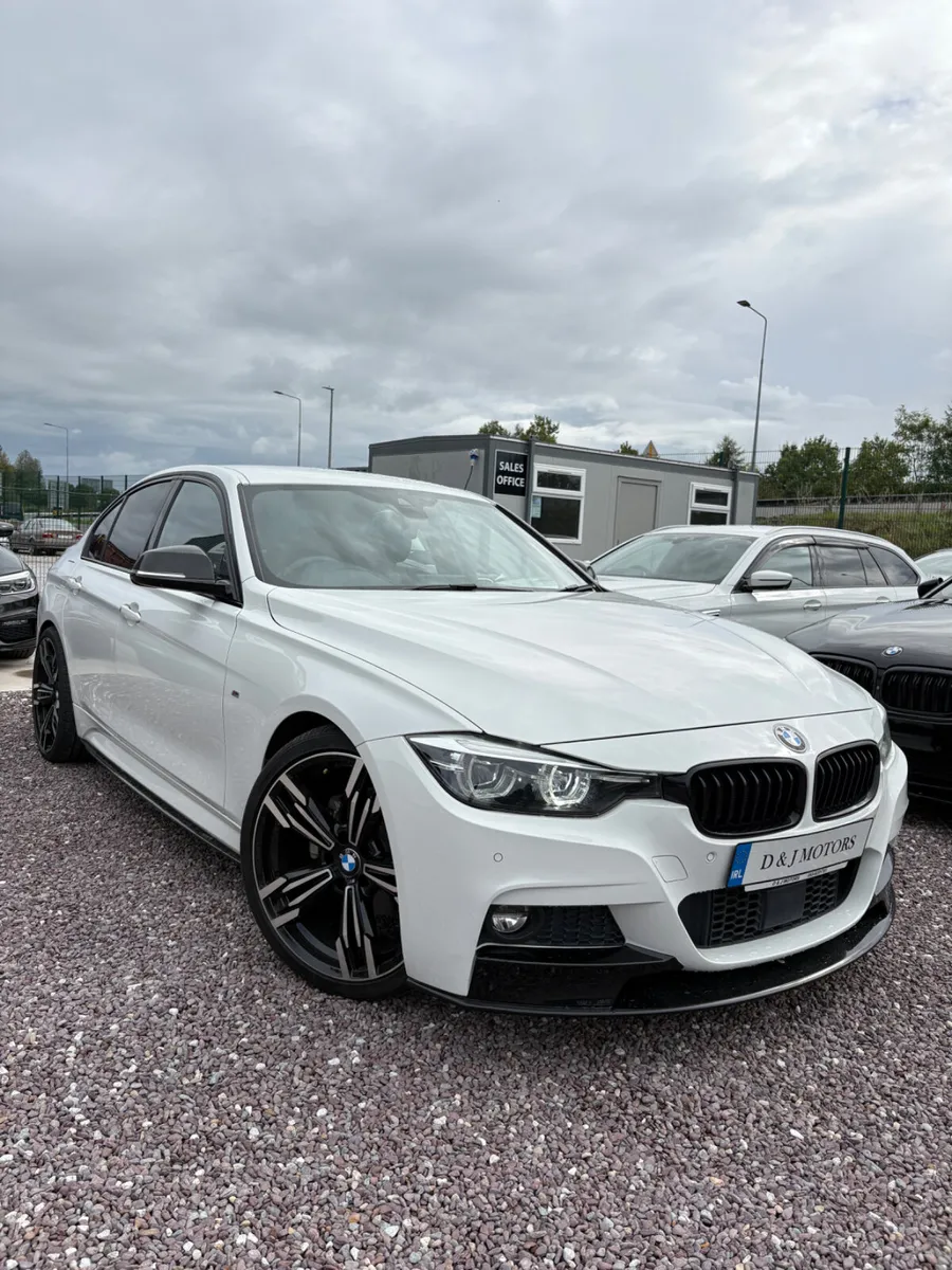 BMW 320i M Sport Automatic Shadow Edition 2018 - Image 2