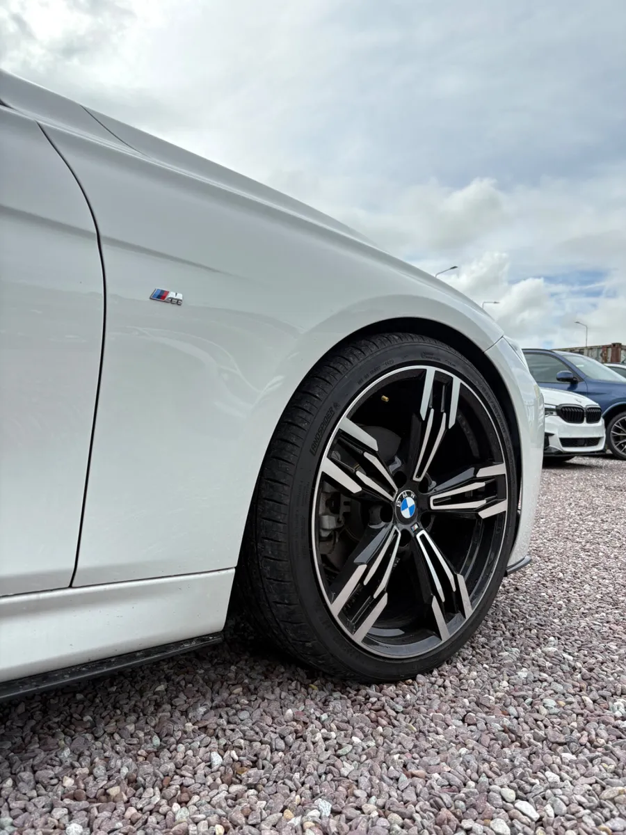 BMW 320i M Sport Automatic Shadow Edition 2018 - Image 3