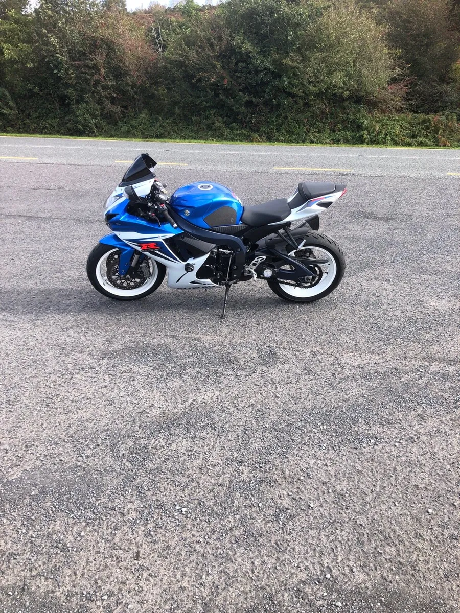 2011 GSXR 600cc - Image 2