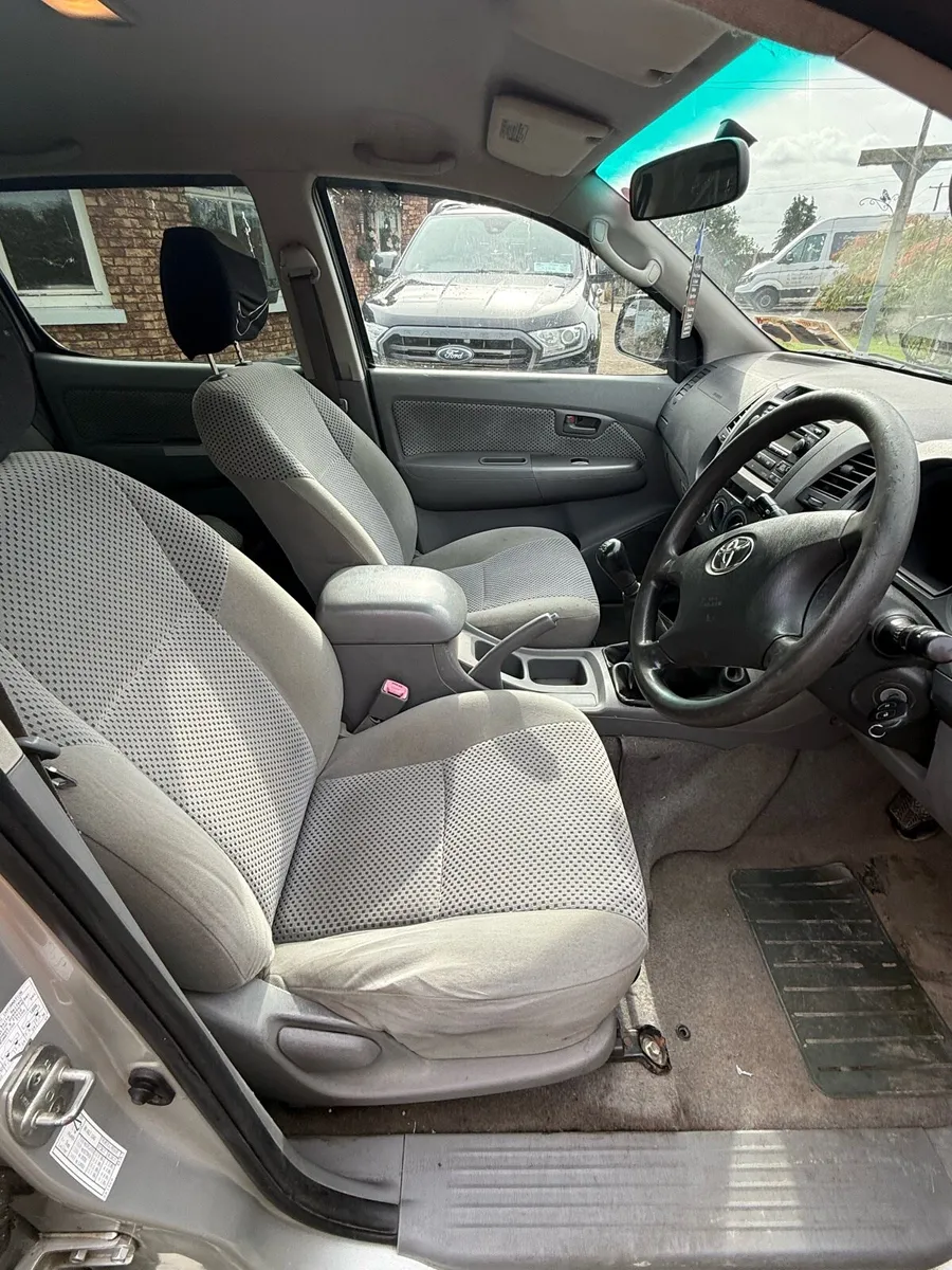 Toyota Hi-Lux - Image 4