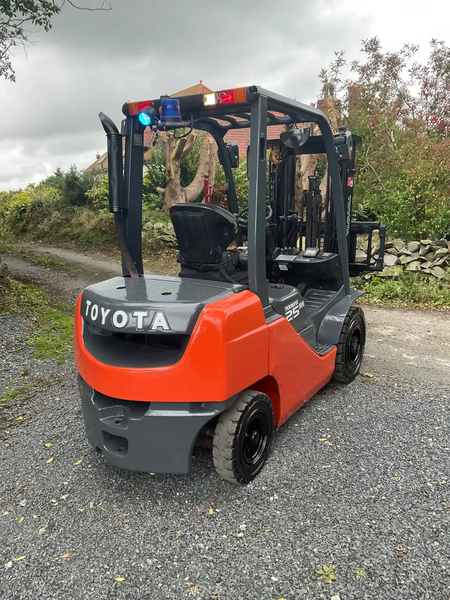FORKLIFT - Image 4
