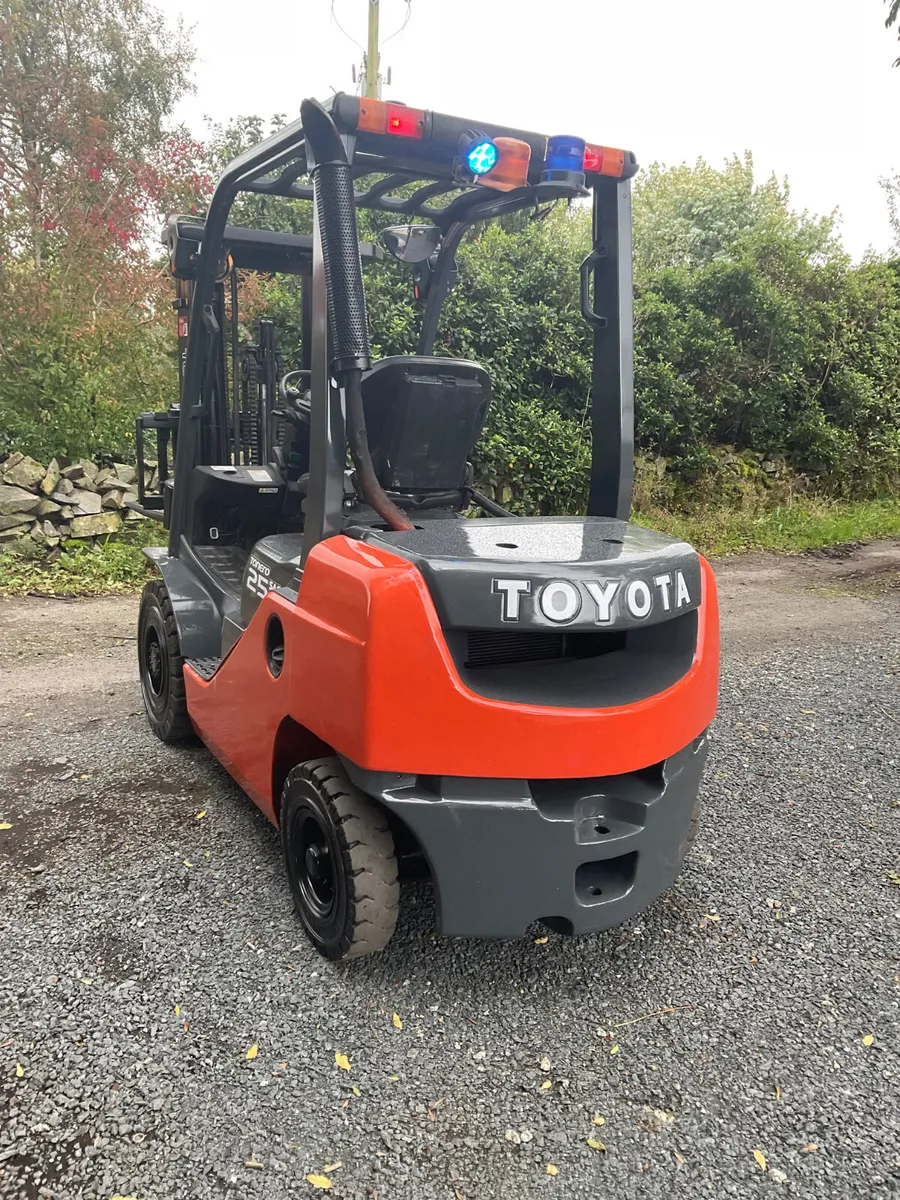 FORKLIFT - Image 2