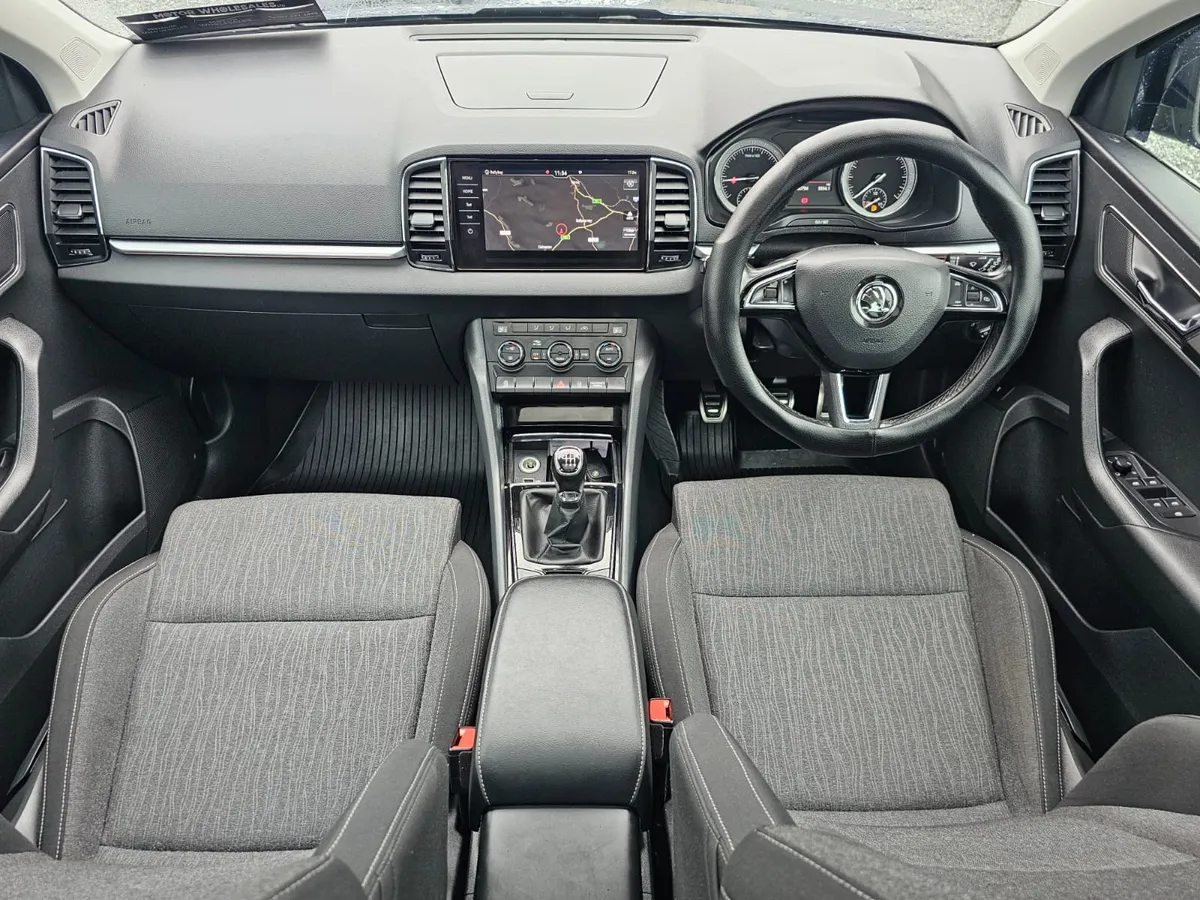 191 SKODA KAROQ 1.6TDI NAV,PANROOF,REV CAM - Image 4
