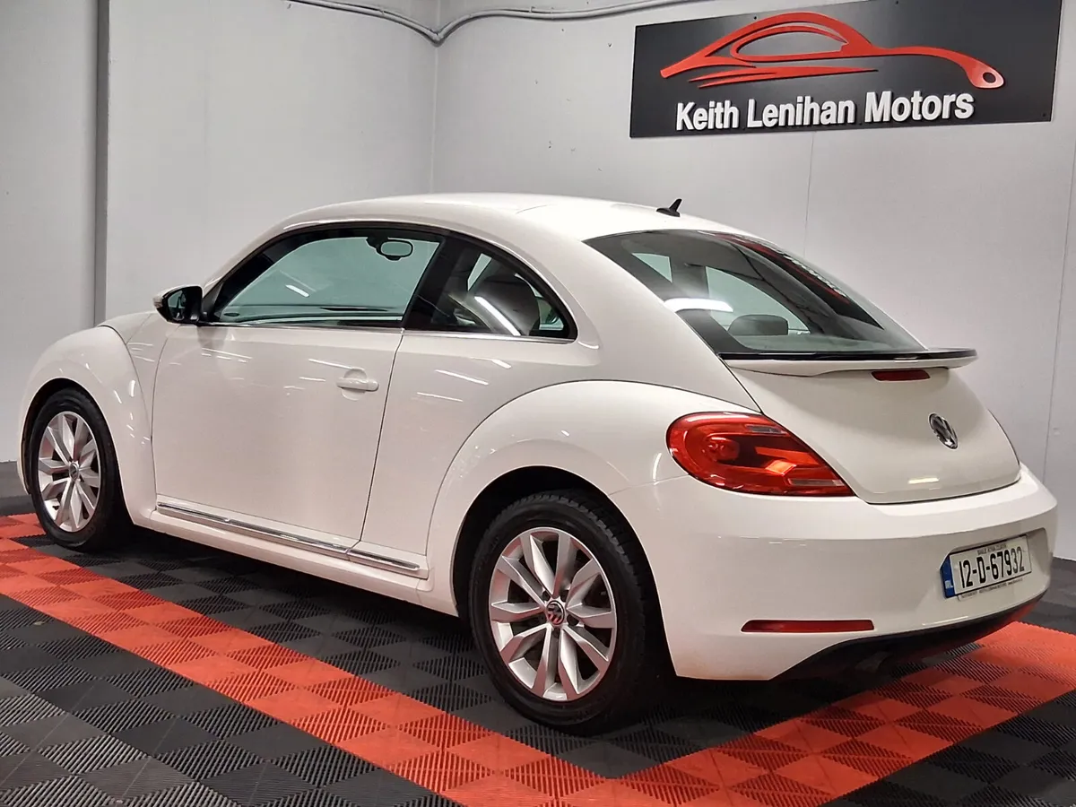 2012 Volkswagen Beetle  **AUTO** - Image 3