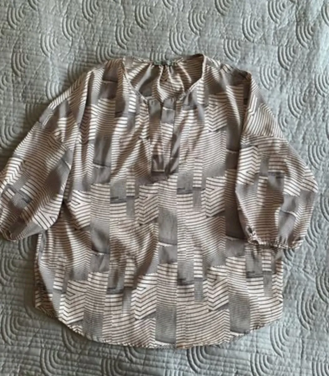Soaked in Luxury - Shirt - Size 12 - Image 2