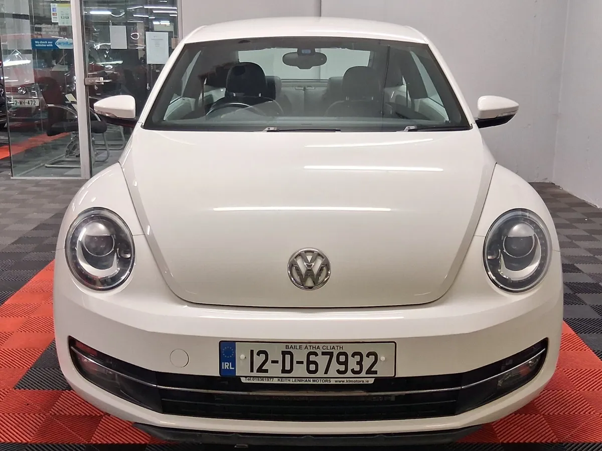 2012 Volkswagen Beetle  **AUTO** - Image 4