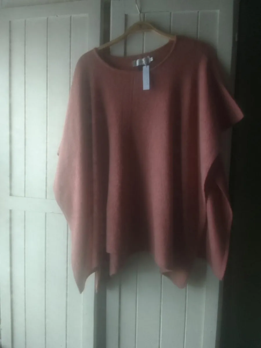 CASHMERE( 100% ) BURNT ORANGE PONCHO JUMPER NEW - Image 1