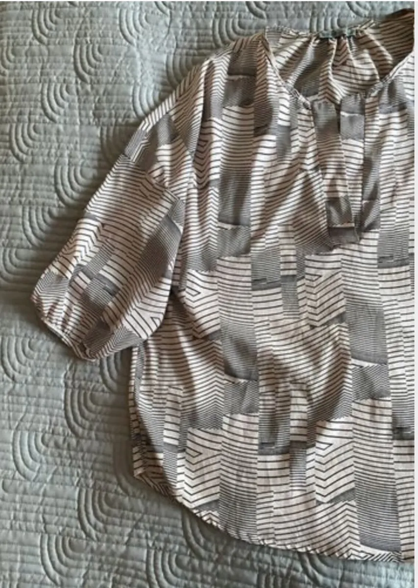 Soaked in Luxury - Shirt - Size 12 - Image 4