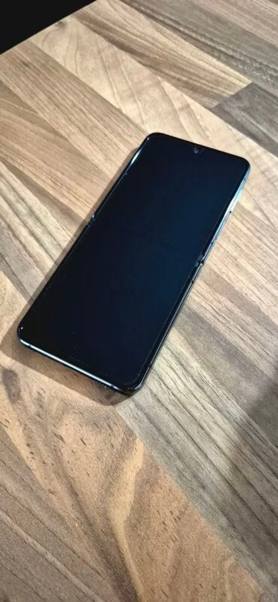 Samsung Z Flip 4 128gb Grey - Image 2