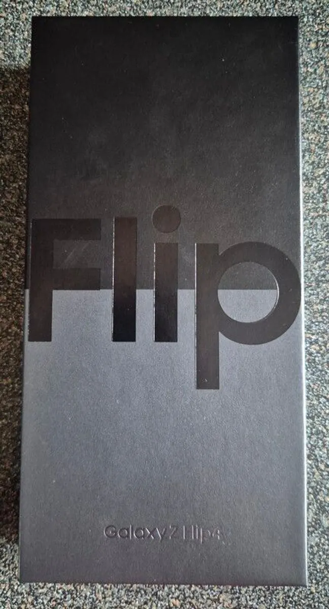 Samsung Z Flip 4 128gb Grey - Image 3