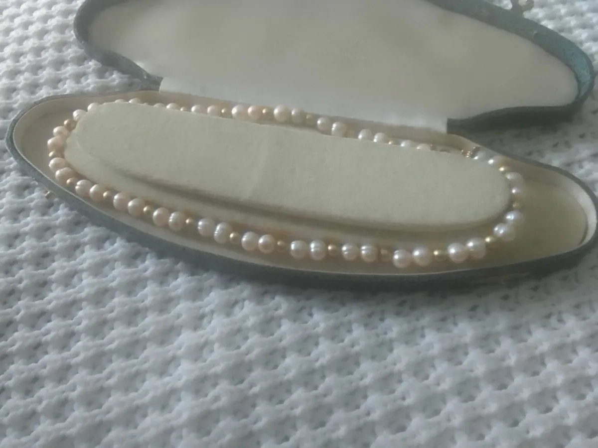 VINTAGE CHAMPAGNE & GOLD FRESHWATER PEARL NECKLACE - Image 1