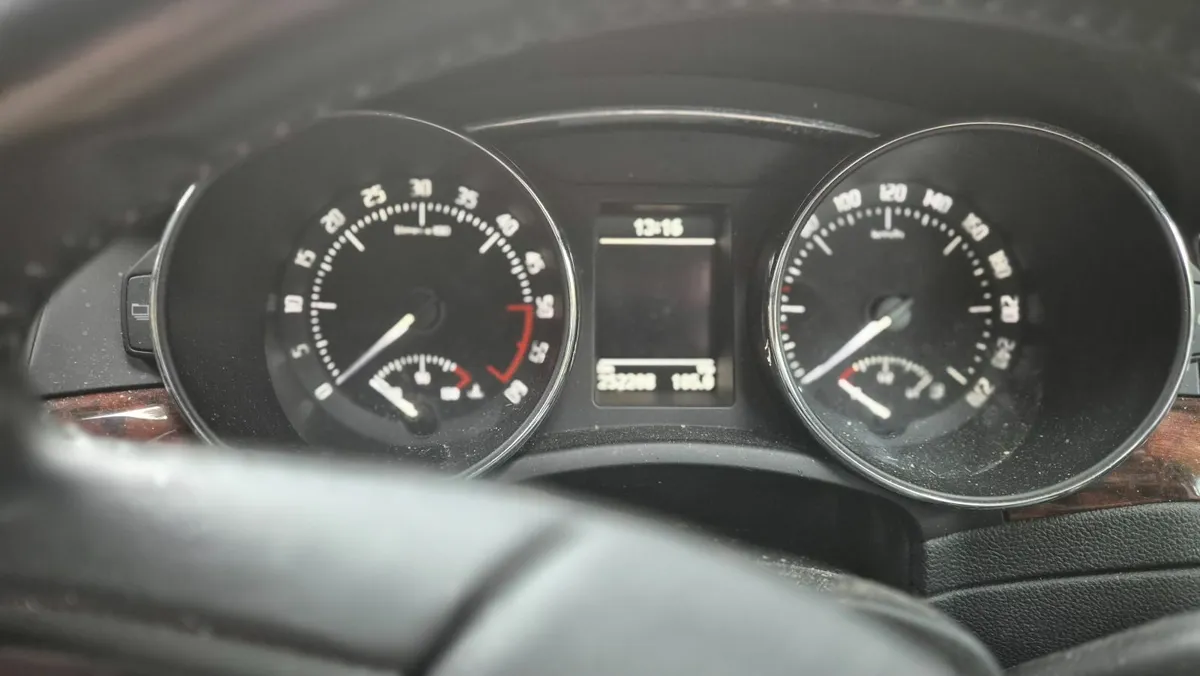 Skoda Superb 2012 - Image 1