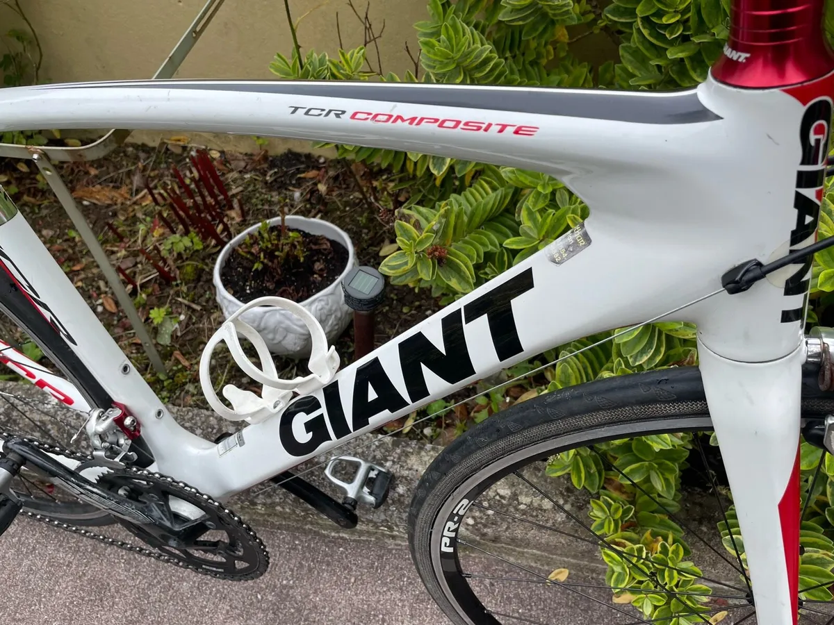 GIANT FULL TCR CARBON ROAD BIKE - Image 2