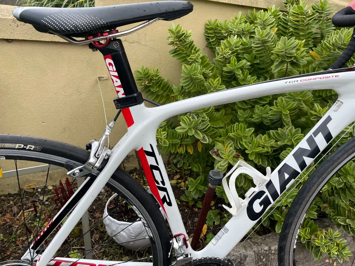 GIANT FULL TCR CARBON ROAD BIKE - Image 4