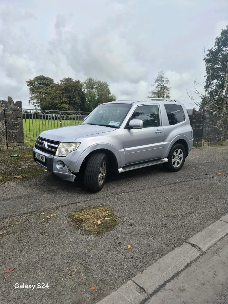 mitsubishi  Pajero  Manual SWB 2011 - Image 1
