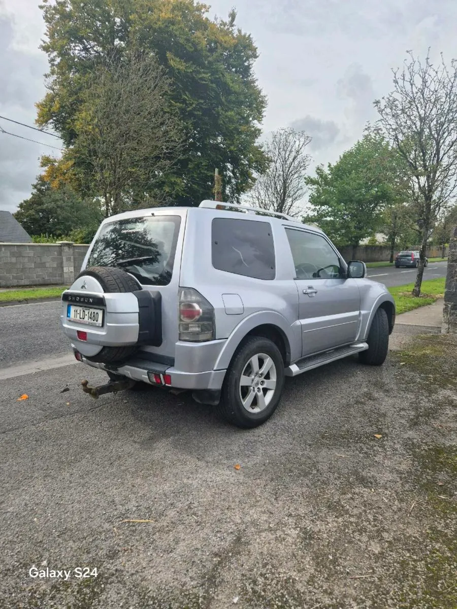 mitsubishi  Pajero  Manual SWB 2011 - Image 3