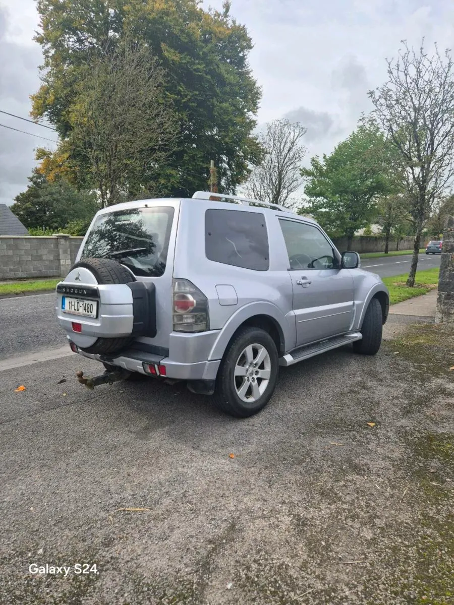 mitsubishi  Pajero  Manual SWB 2011 - Image 4