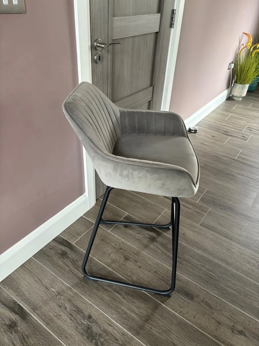 Bar stools for kitchen - Image 1