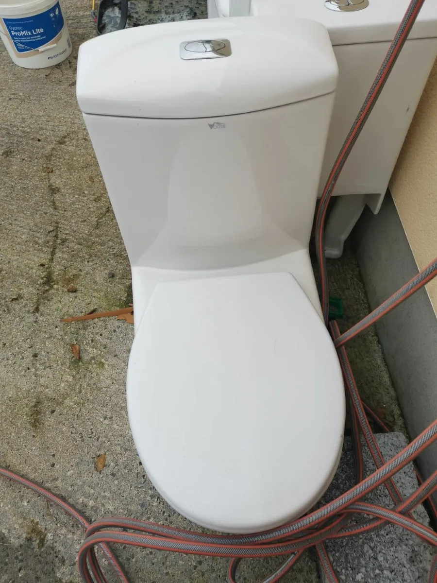 Three Vogue WC's - Image 2