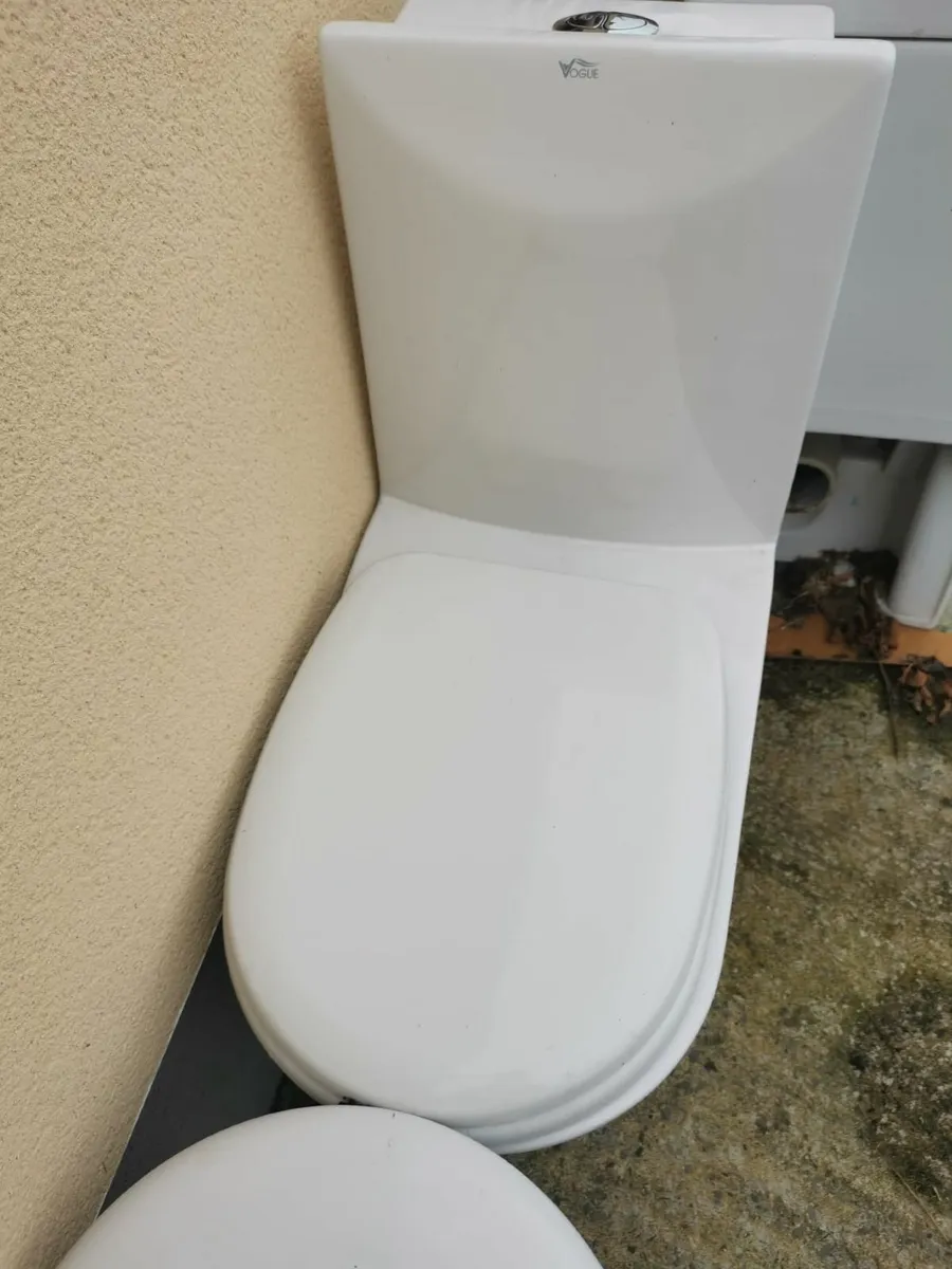 Three Vogue WC's - Image 4