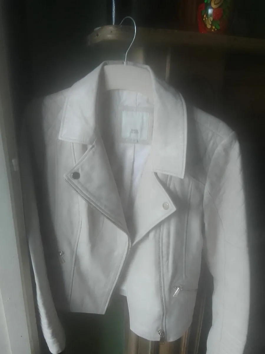 CREAM GENUINE LEATHER BIKER JACKET 14 as New - Image 2