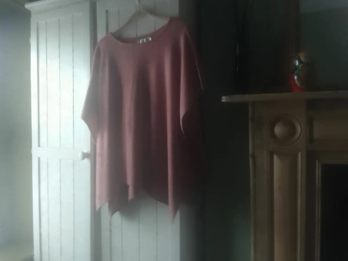 CASHMERE( 100% ) BURNT ORANGE PONCHO JUMPER NEW - Image 3