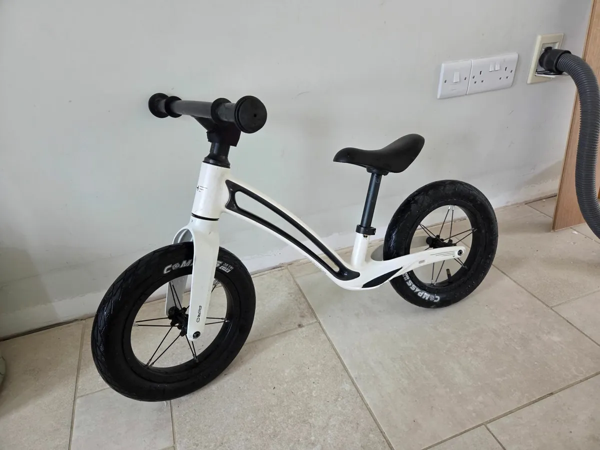 Hornit Airo Balance Bike 12inch - Image 4