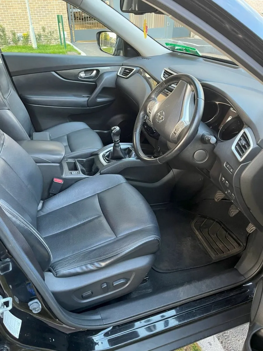 142 Nissan X-Trial Tekna – Leather - top spec - Image 2