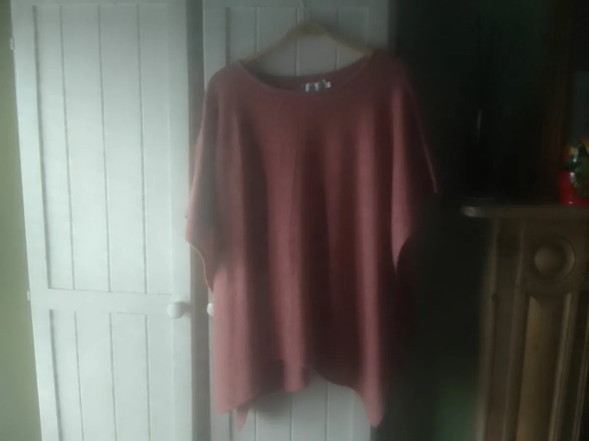 CASHMERE( 100% ) BURNT ORANGE PONCHO JUMPER NEW - Image 4
