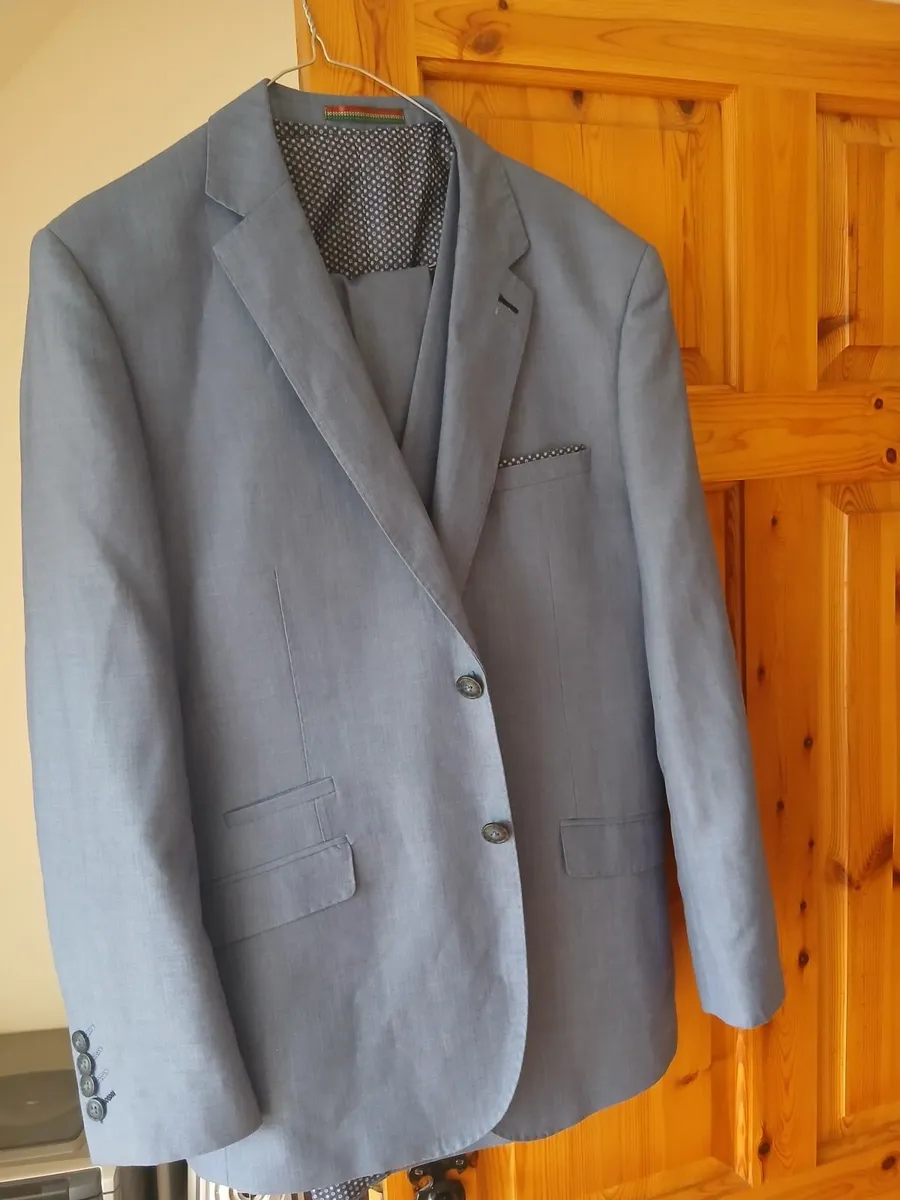 Blue Mens suit 3 pce Cavinni - Image 3
