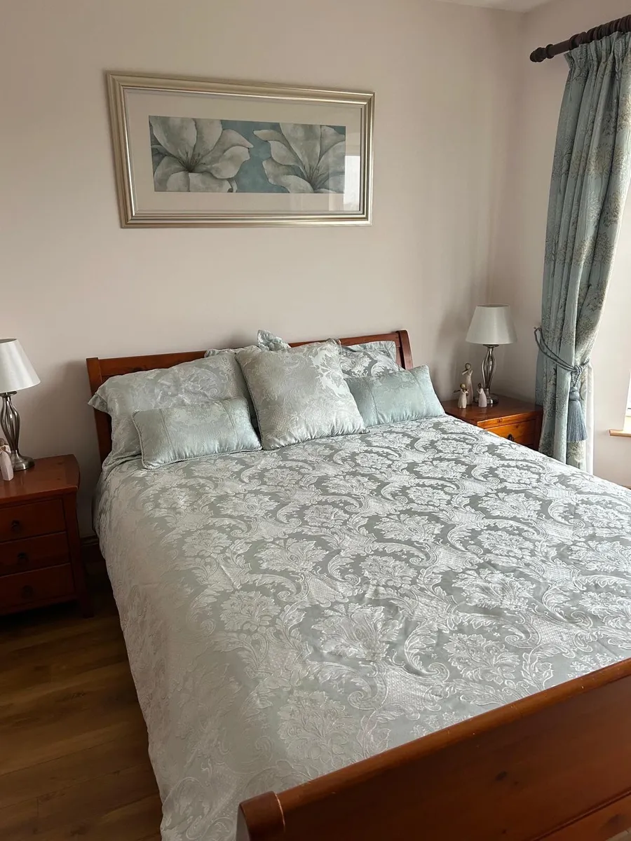 Kingsize Duvet Cover, Cushions & Curtains - Image 1